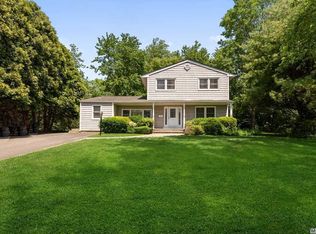 15 Rex Ct, Bay Shore, NY 11706