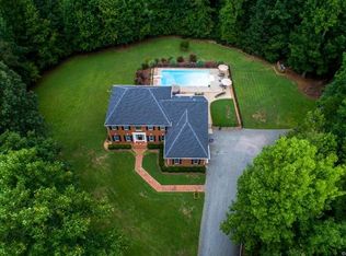 18237 Flemings Mill Dr, Bumpass, VA 23024