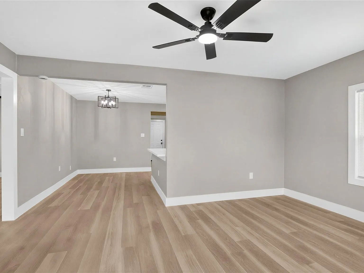 3 bed, 2.0 bath, 1251 sqft, $1,800 — Photo 4