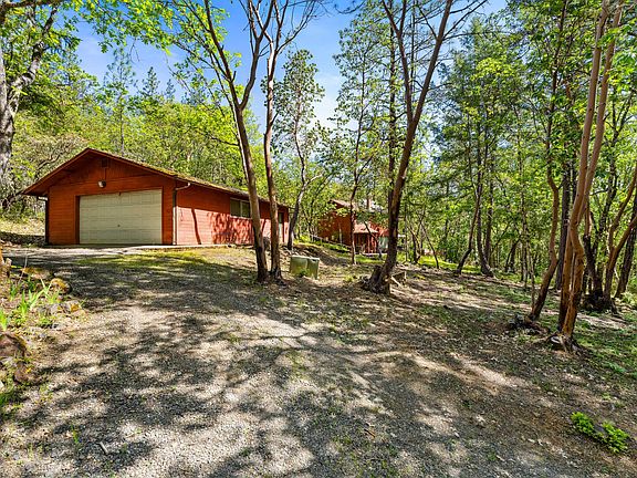 3rd image of 1610 Jumpoff Joe Creek Rd