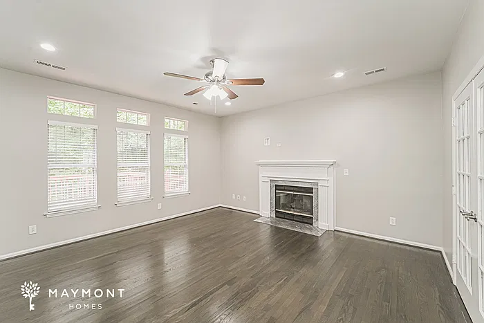 4 bed, 2.5 bath, 2558 sqft, $2,475 — Photo 4