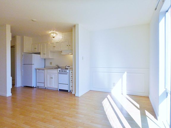 4th image of 2300 Pacific Ave #413