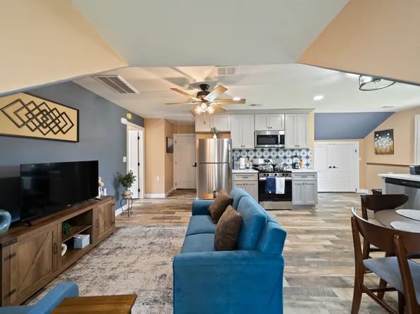 8123 Holiday Ln #B, Houston, TX 77075