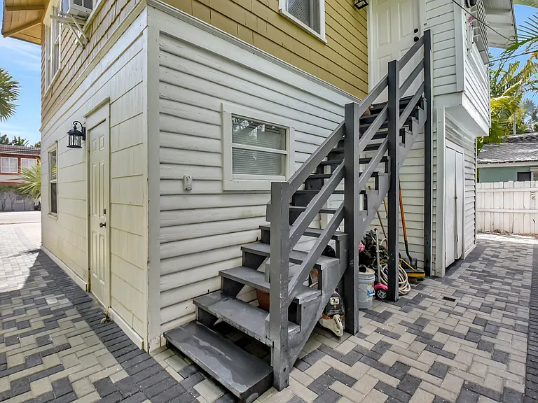 711 Penn St #B — Photo 26
