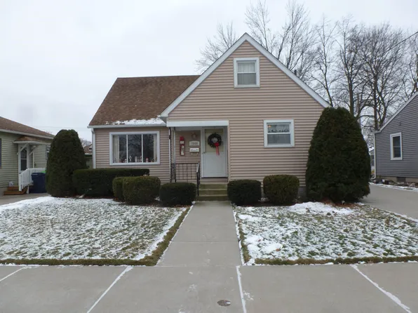 2006 Fremont Ave, Bay City, MI 48708