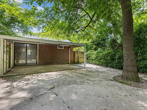 5th image of 946 Woodburn Dr