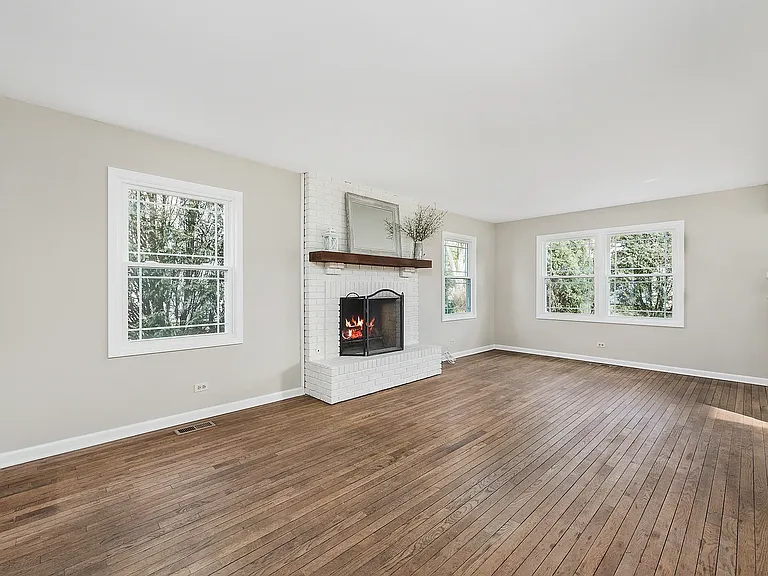 1168 Banbury Cir — Photo 2