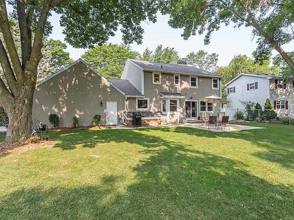 2nd image of 3021 E River Dr