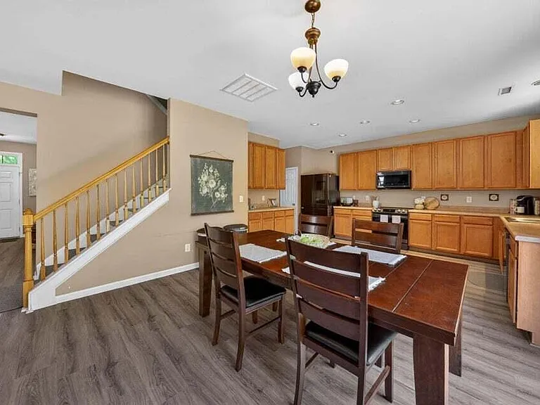 253 Milpass Dr — Photo 5