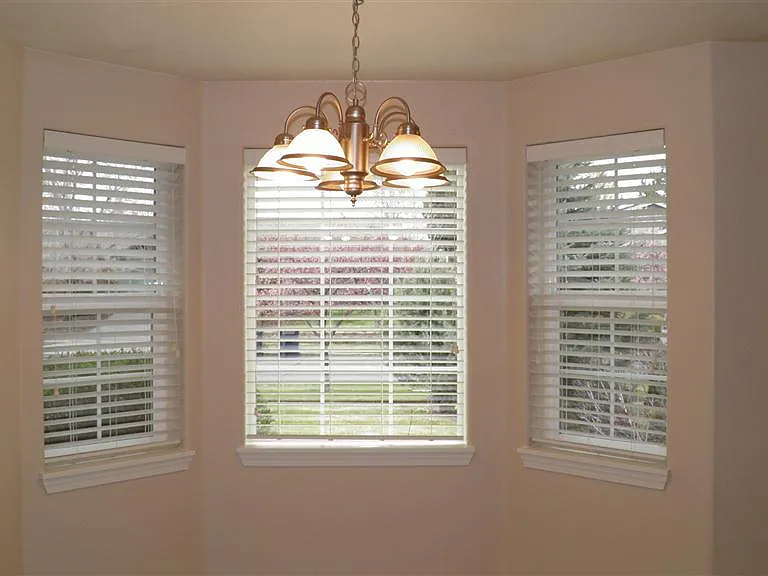 3340 NE Mendenhall Dr — Photo 11