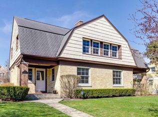 842 Lyster Rd, Highwood, IL 60040