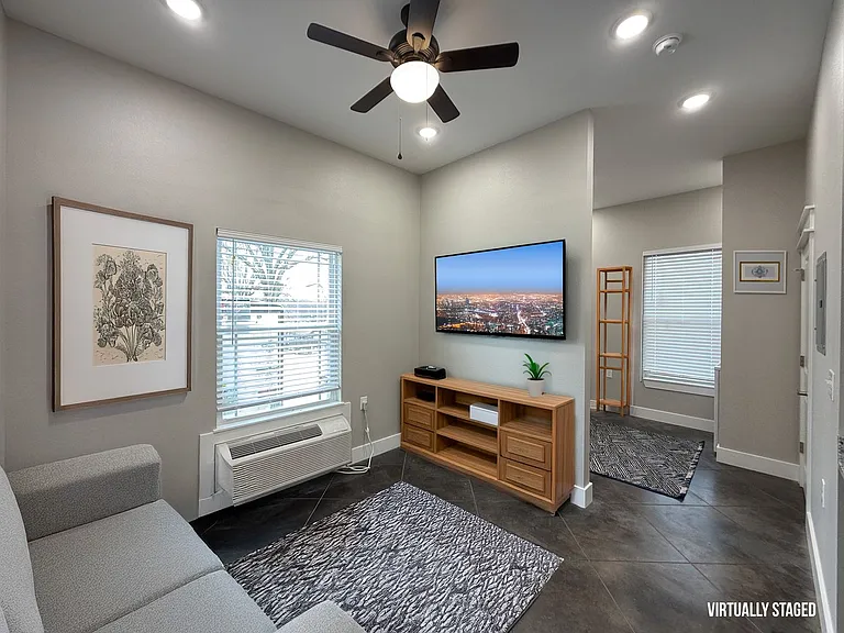 2110 Case St #D1 — Photo 11