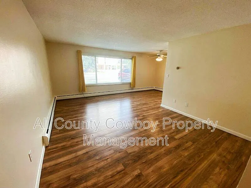 2 bed, 1.0 bath, $1,150 — Photo 3