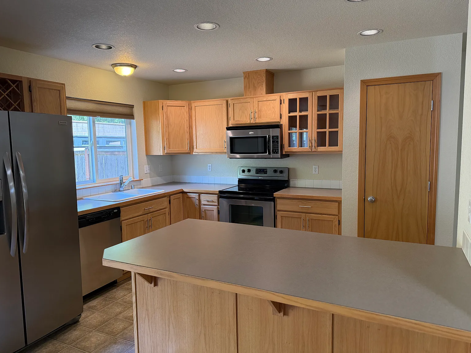 3 bed, 2.5 bath, 2109 sqft, $2,795 — Photo 4