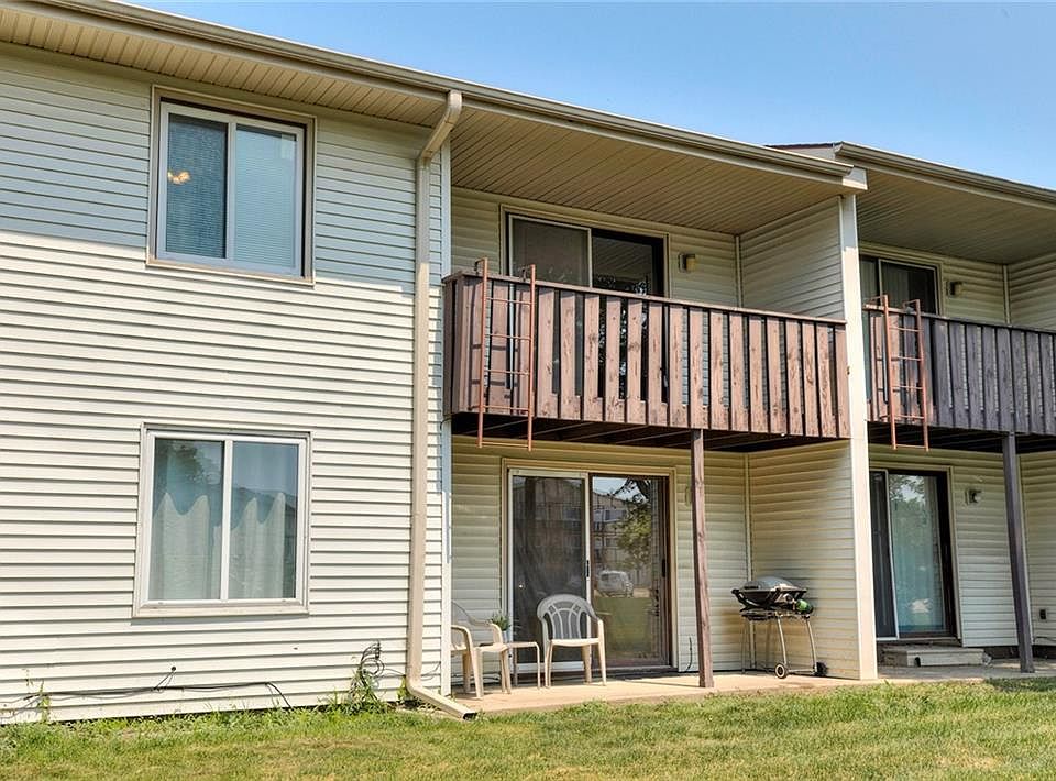 1st image of 2063 NW Hickory Ln