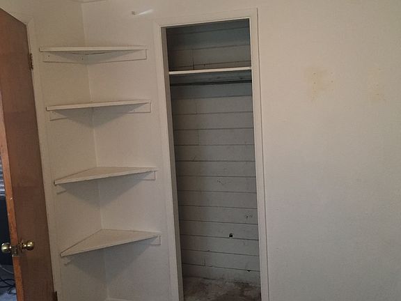 3rd image of 413 SE 6th St