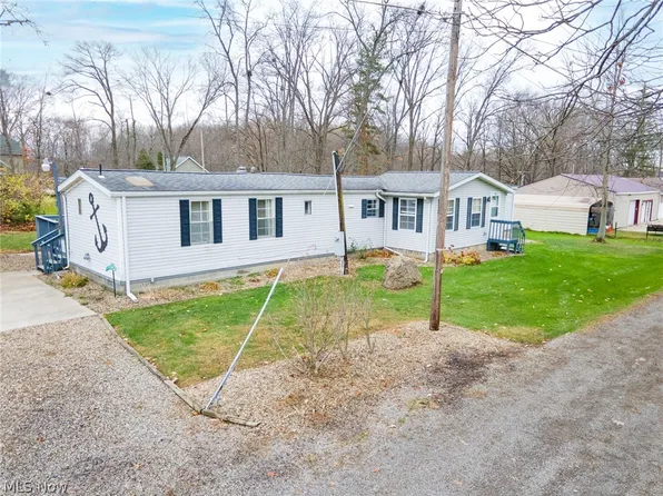 391 Lakeway Dr, North Benton, OH 44449