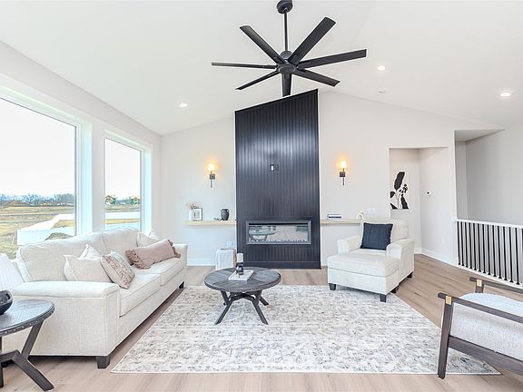 3rd image of 275 NW Copperleaf Ct