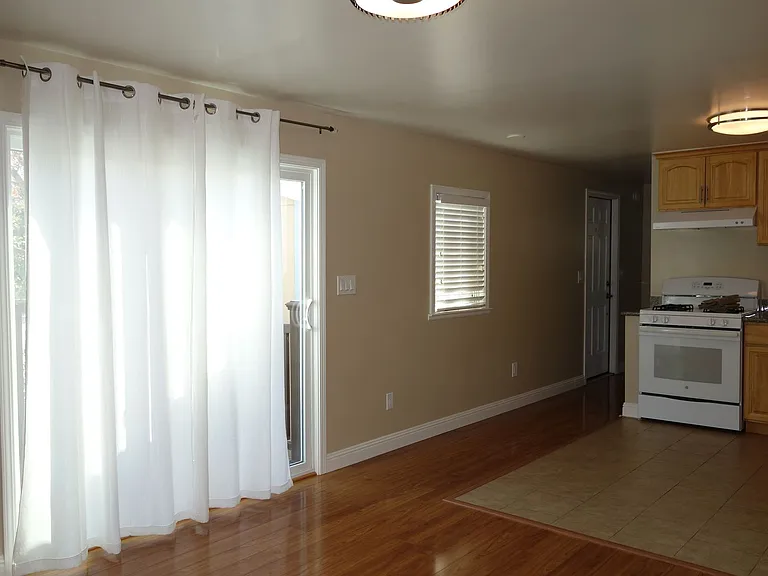 32200 Russell Blvd — Photo 6