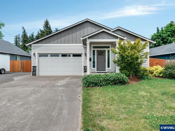 1105 Hardcastle Ave, Woodburn, OR 97071