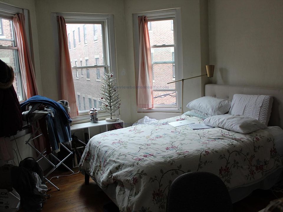2nd image of 463 Park Dr #L7