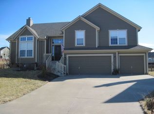 2109 SW Eagle Creek Ct, Lees Summit, MO 64082