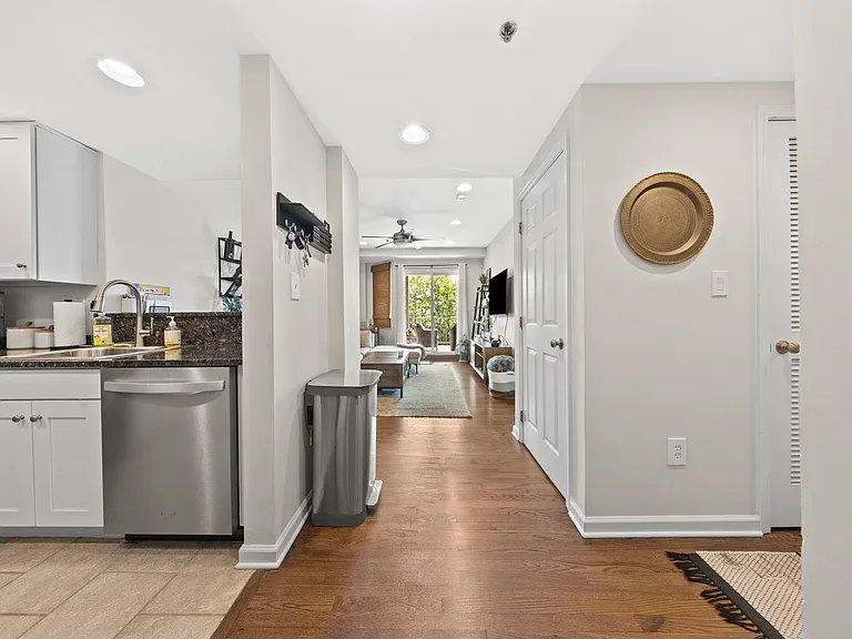 920 Jefferson St #502 — Photo 2