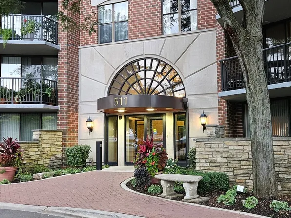 511 Aurora Ave Unit 602, Naperville, IL 60540