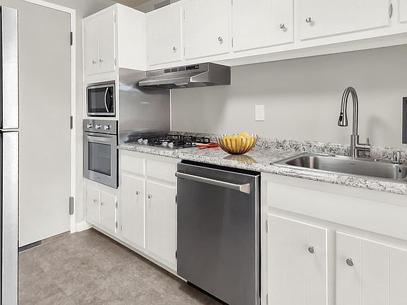4th image of 10201 Grosvenor Pl APT 1025