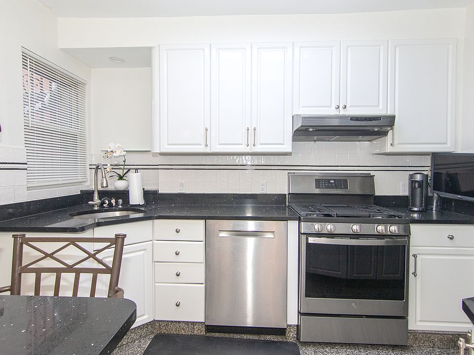 1st image of 21-32 37th St #Dpx
