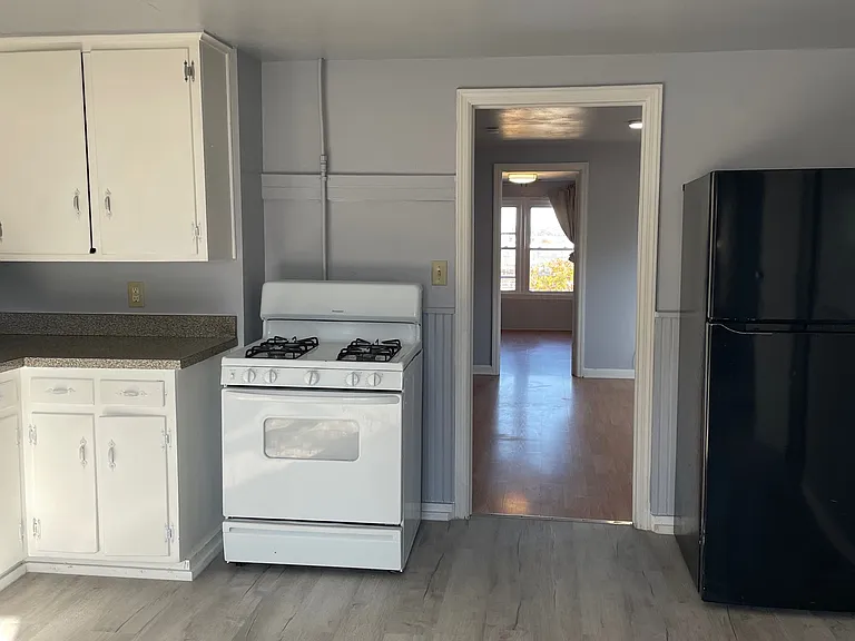 28 Cedar St #3 — Photo 9
