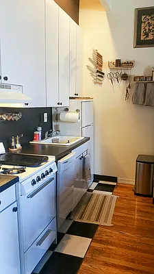 Rented by Francine Realty | media 6