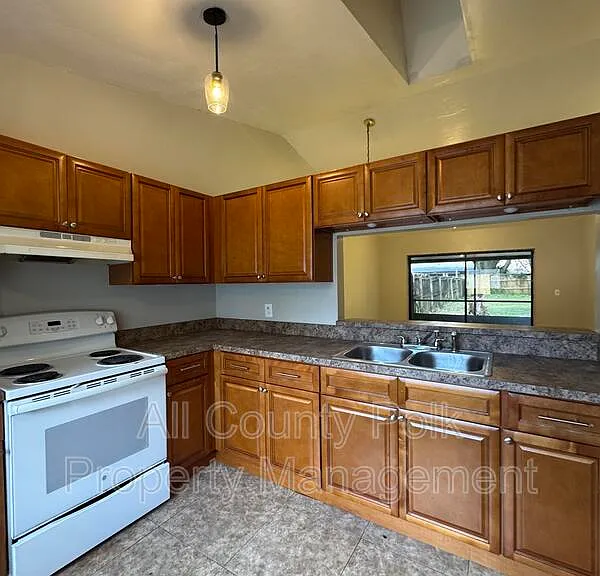 9919 Burl Way — Photo 4