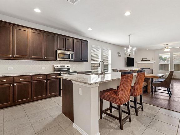 3rd image of 1720 Meadow Trail Ln