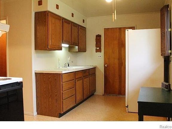 5th image of 2112 S Circle Dr
