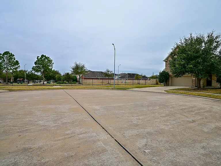6026 Baileys Run Ln — Photo 3