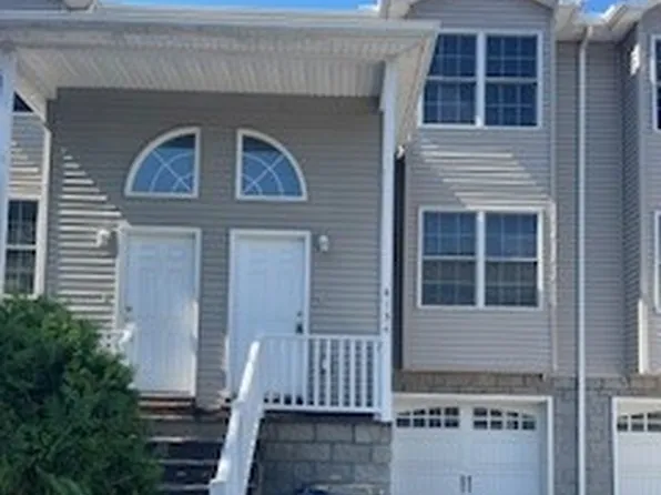 4134 Wood Hills Dr, Erie, PA 16510