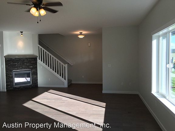 4th image of 500 SE Gleneden Pl