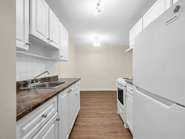 5130 Irving St — Photo 20