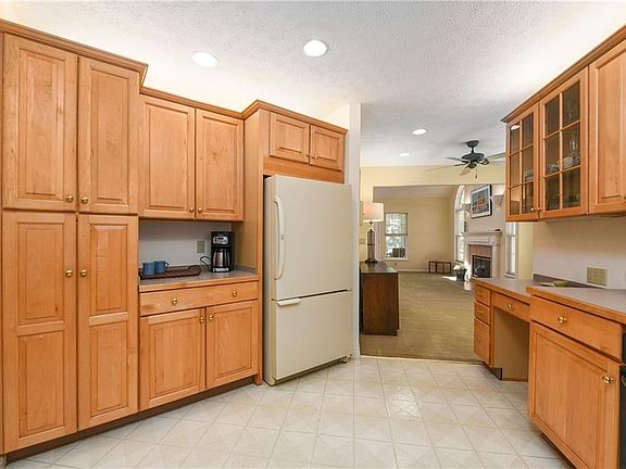 4th image of 2810 Wyndgate Ct #15