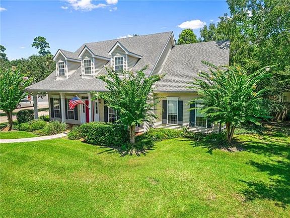 3rd image of 814 Harmony Ln