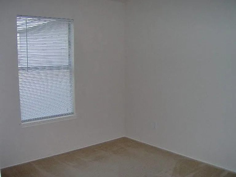 5413 Soledad Dr — Photo 11
