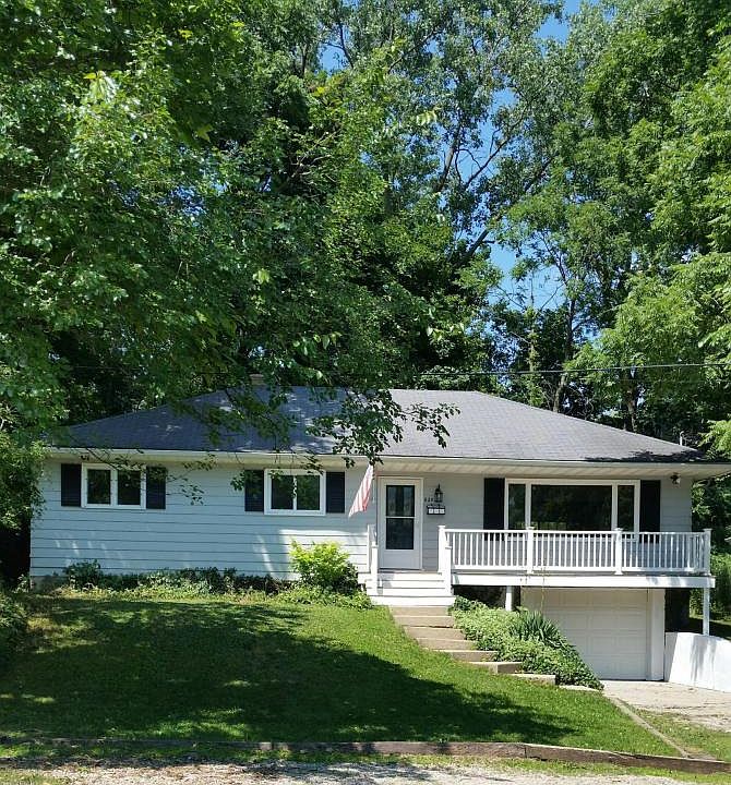 1st image of 625 Hubert St NE