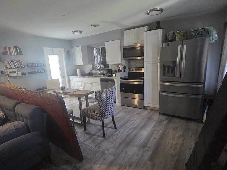 420 SE 9th Ct #2 — Photo 18
