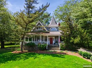 1043 Westwood Ave, Old Tappan, NJ 07675