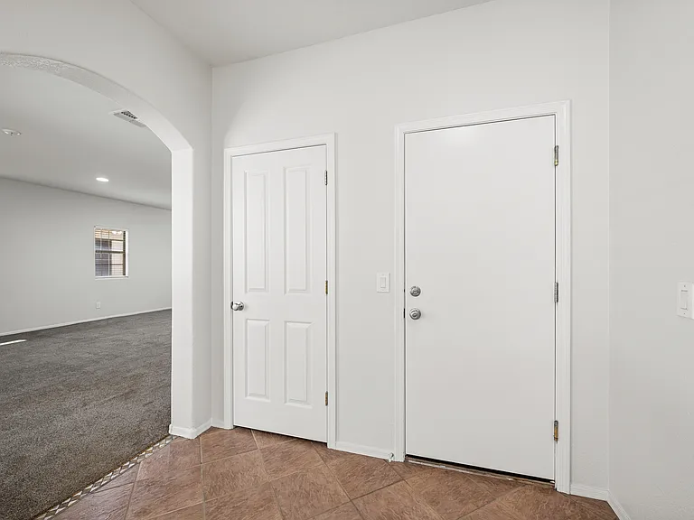 15929 W Custer Ln — Photo 32