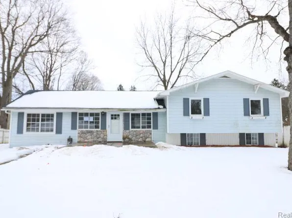102 4th St, Yale, MI 48097