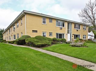 954 Shermer Rd APT 8, Glenview, IL 60025