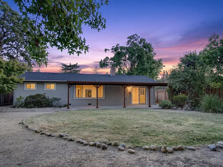 1214 Kilarney Ln — Photo 33