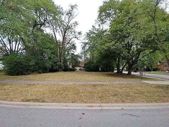 3rd image of 9752 S Normandy Ave
